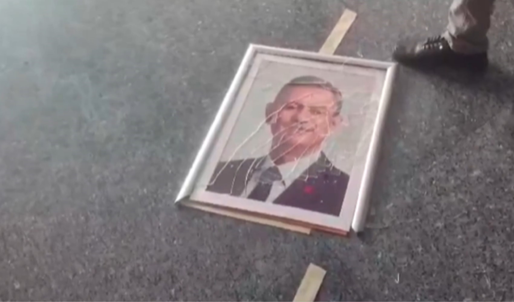 CHP Genel Merkezinde Özgür Özel'in fotoğrafı indirildi
