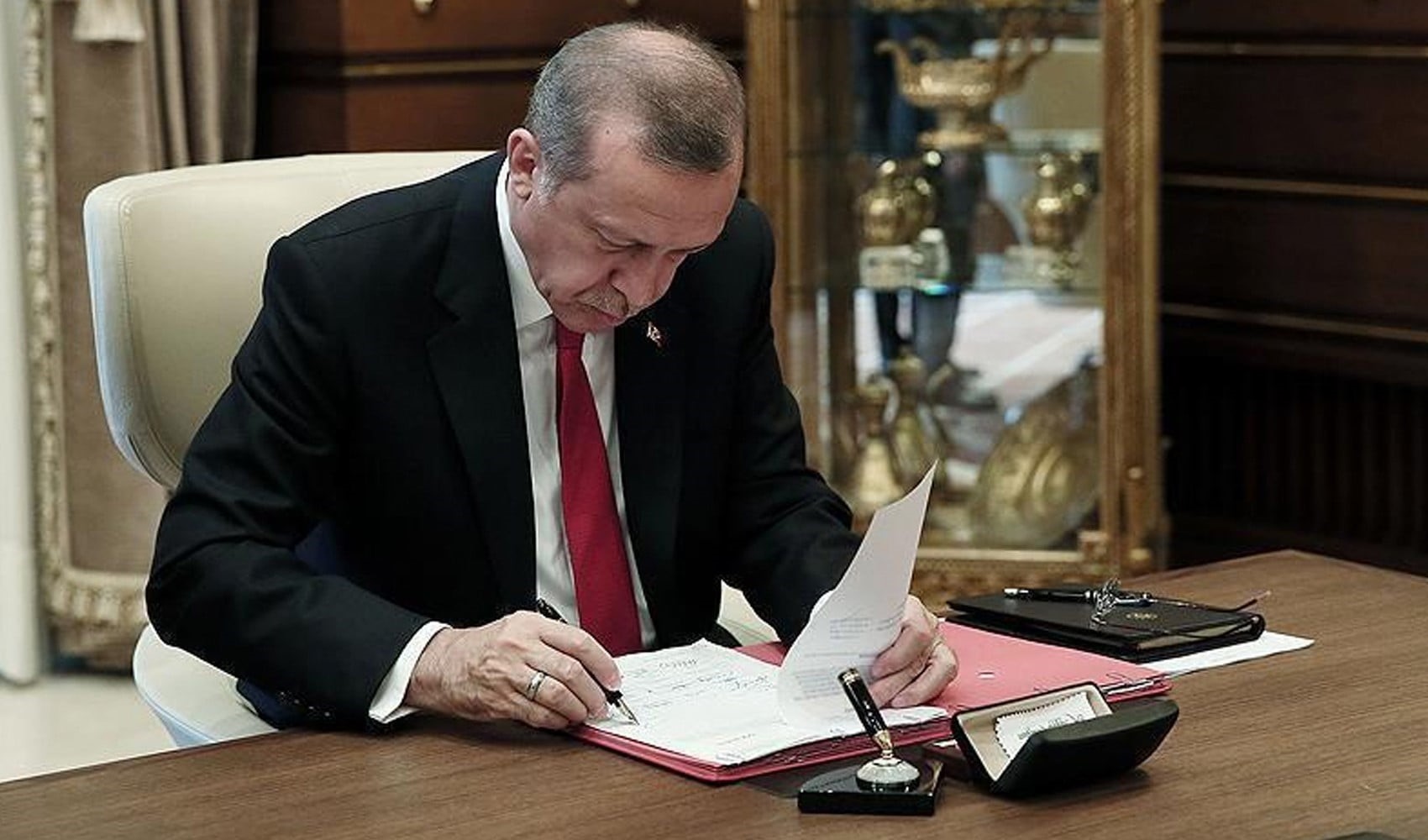 Erdoğan'dan gece yarısı atama kararları