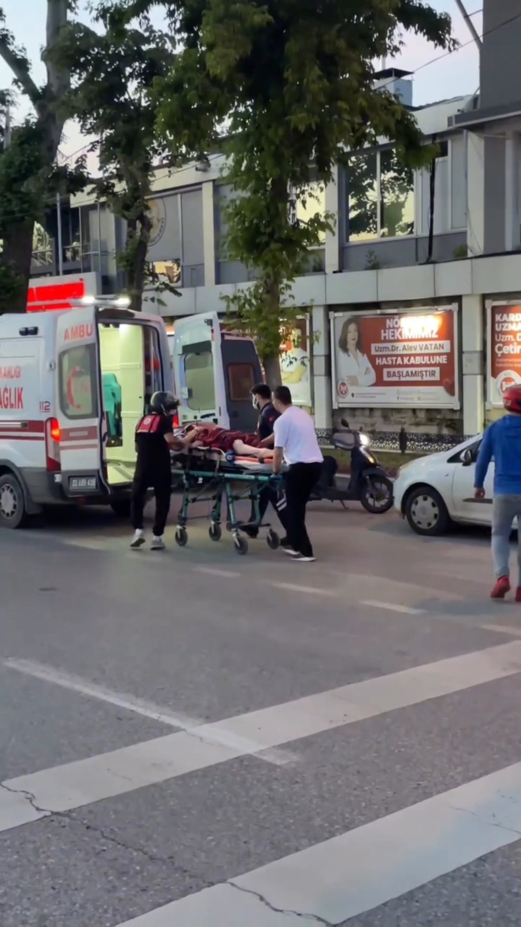 İki motosikletin çarpıştığı kazada 2 genç kız yaralandı
