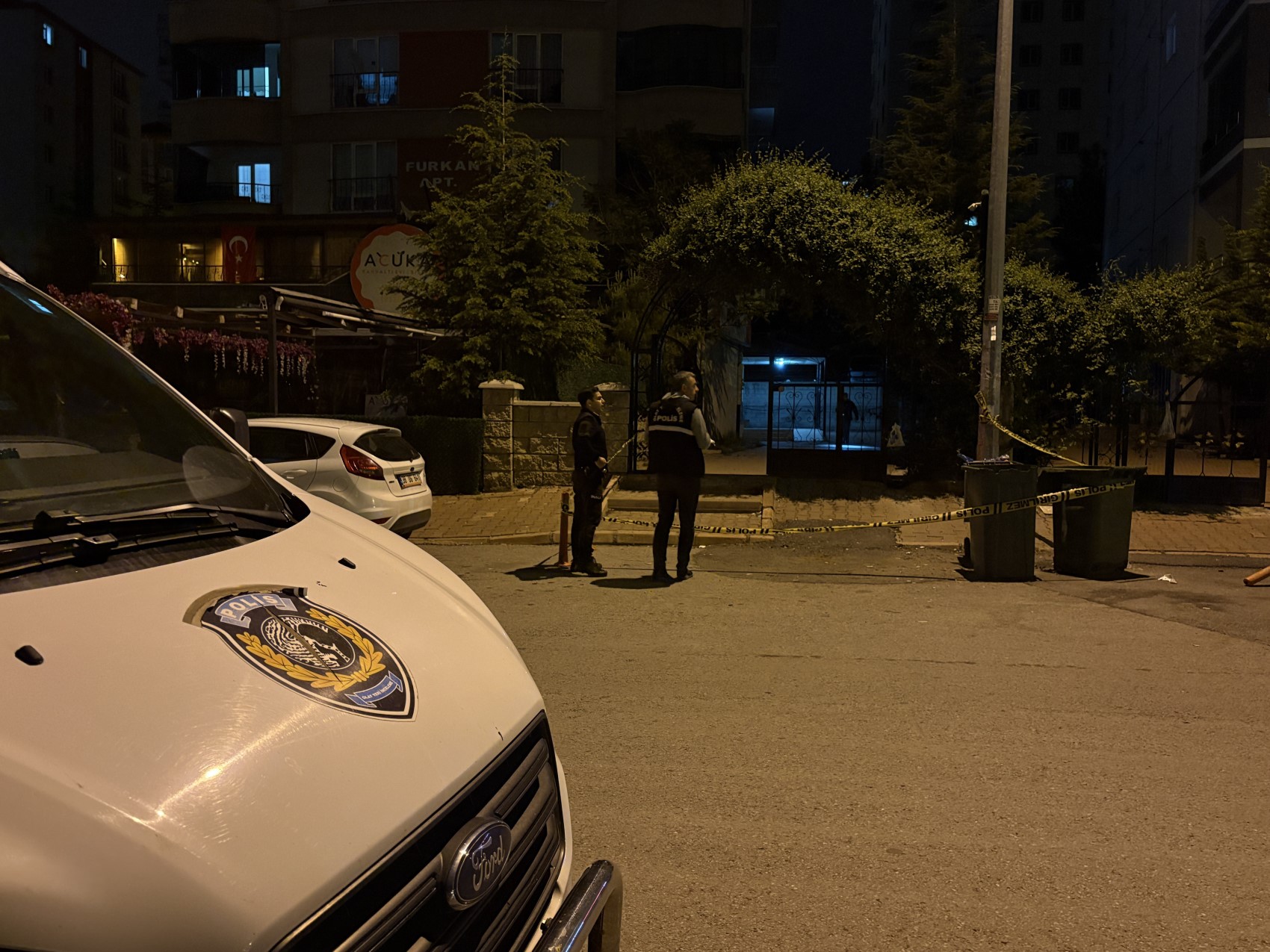 Darp edilen kadını kurtarmaya çalışan kardeşler bıçaklandı