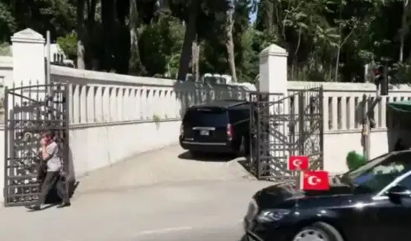 Erdoğan, Karacaahmet Mezarlığı’nda ailesinin mezarını ziyaret etti
