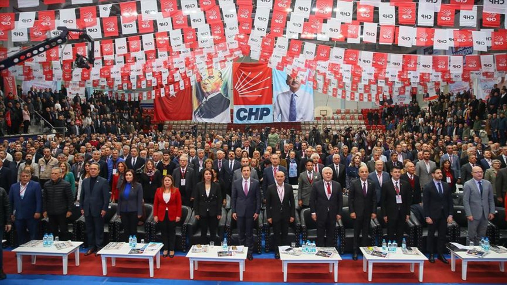 CHP'de Kurultay senaryosu netleşiyor: Kılıçdaroğlu cephesinde bahane hazır