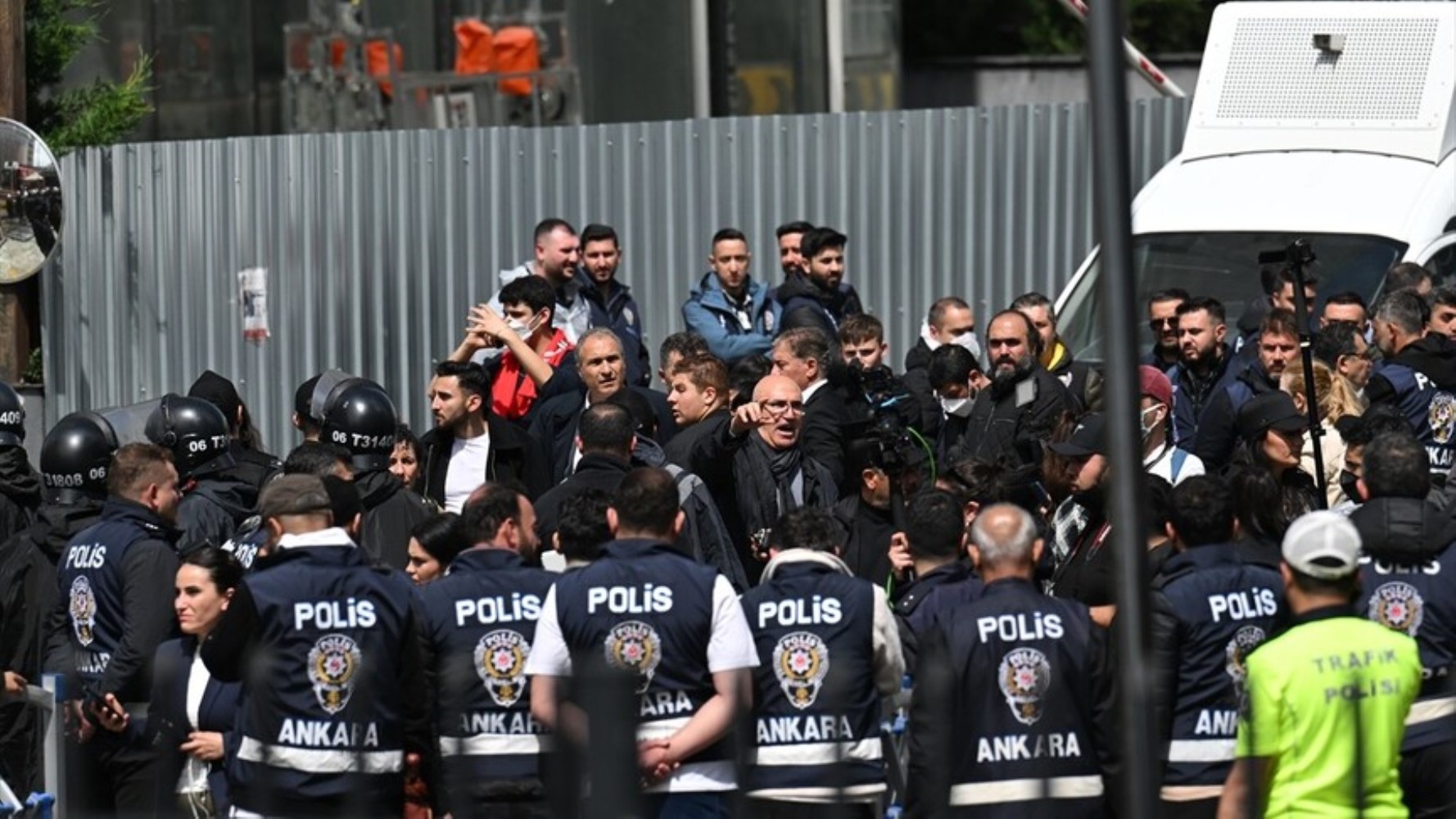 CHP'de Kurultay senaryosu netleşiyor: Kılıçdaroğlu cephesinde bahane hazır