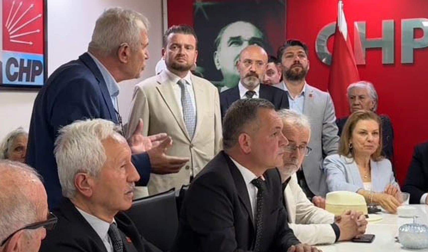 CHP’nin bayramlaşmasında 'Özel-Kılıçdaroğlu' gerginliği: Kurumsal kimlik vurgusu