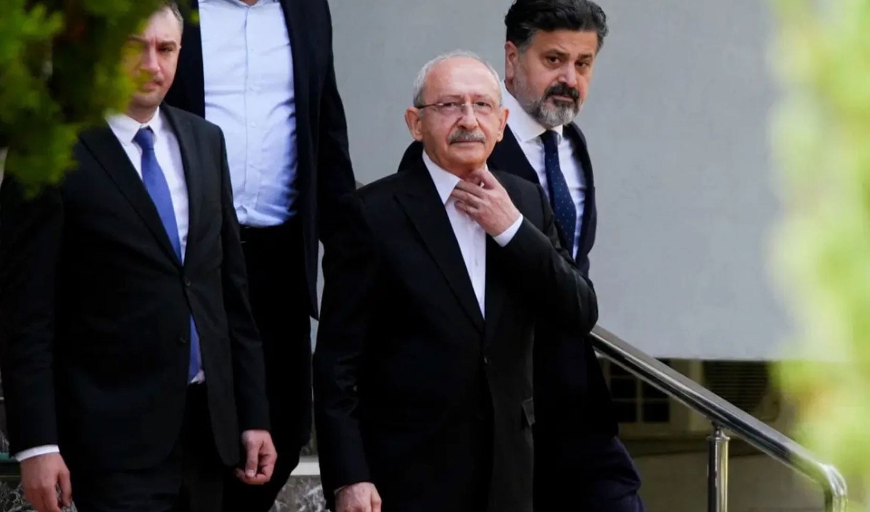 Kılıçdaroğlu'ndan 'Kahraman Kemal' afişleri