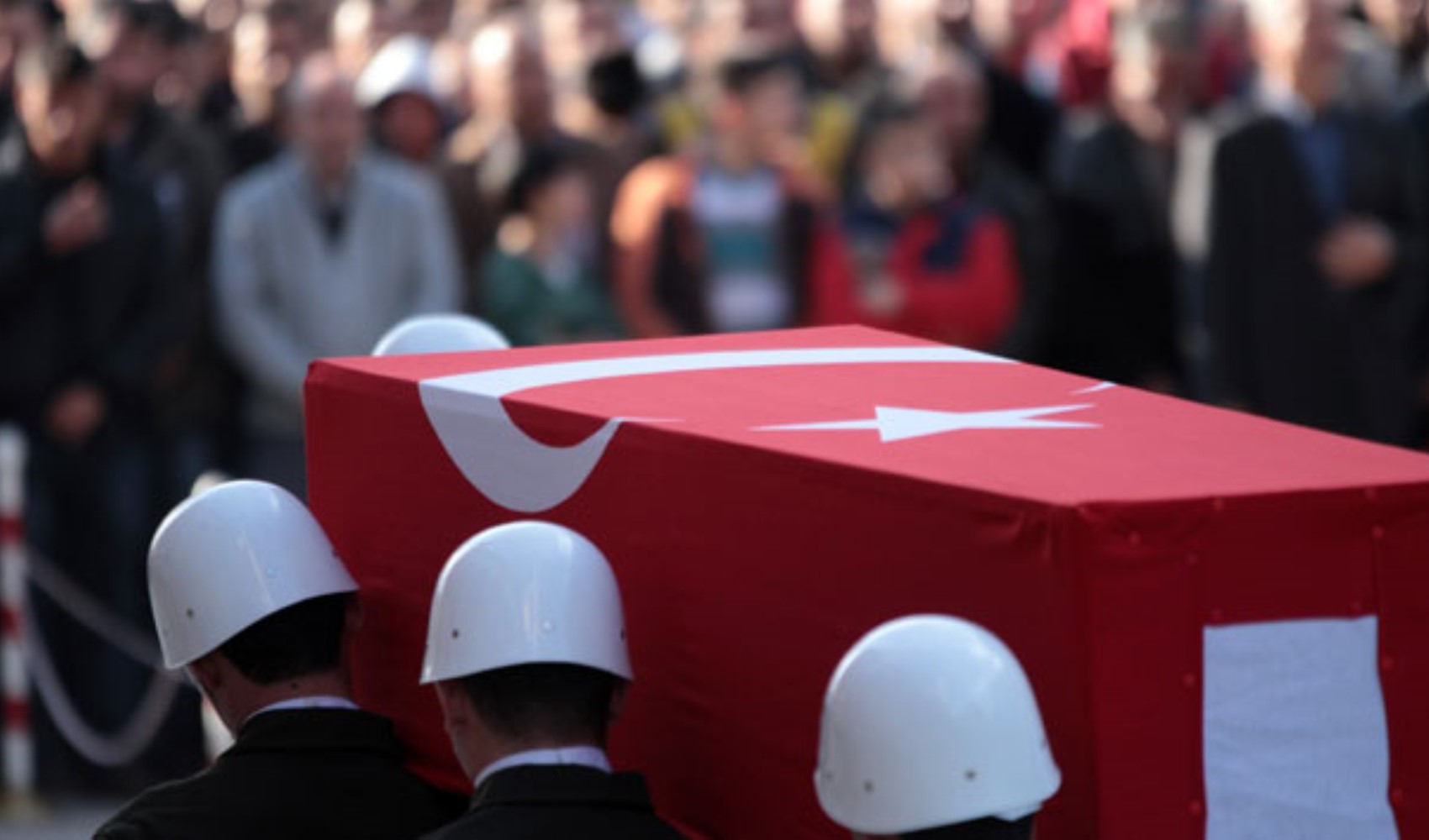 Trafik kazasında ağır yaralanan polis memuru şehit oldu
