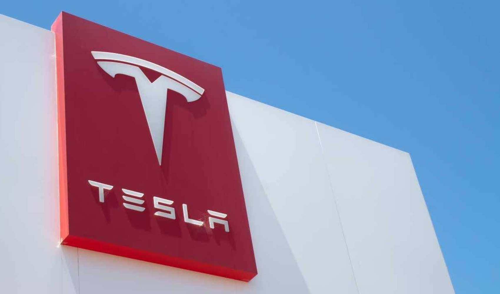 Tesla'nın kurumsal tabelası