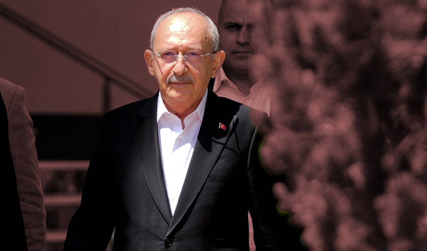 CHP'den ihraç edilen başkan Kılıçdaroğlu'nu pankartla karşıladı