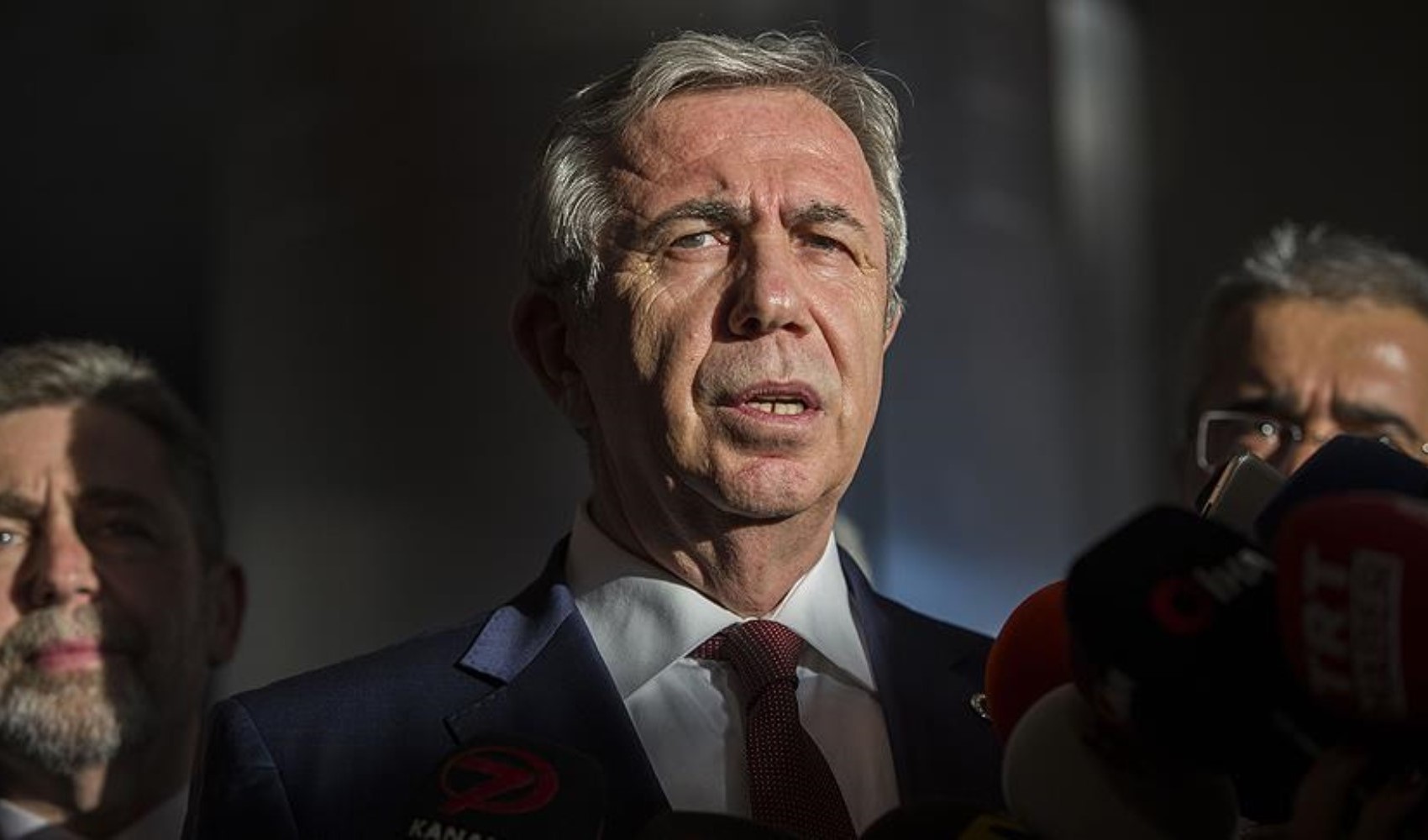 Yandaş gazeteciden Özgür Özel'le kol kola giren Mansur Yavaş'a tehdit gibi sözler! 'Safını belli etti, ona geçmiş olsun'