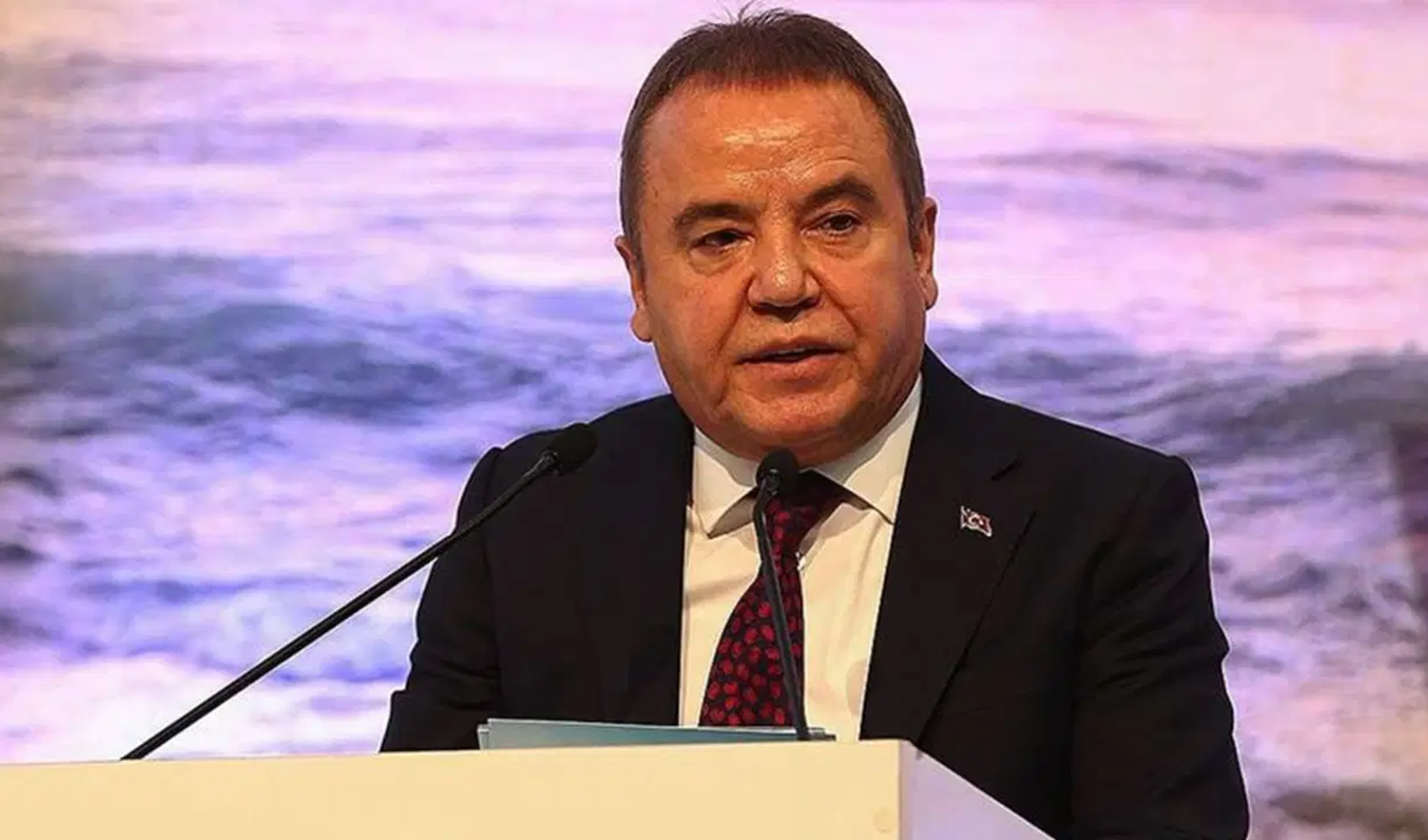Muhittin Böcek hastaneye kaldırıldı