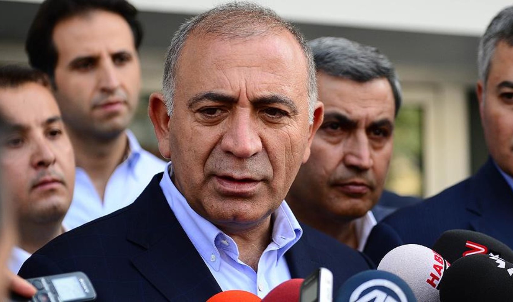 Kurultay'a karşı çıkan Gürsel Tekin'e tepki: 'Beğendiğiniz bu kararı beğenmemeye mi başladınız'