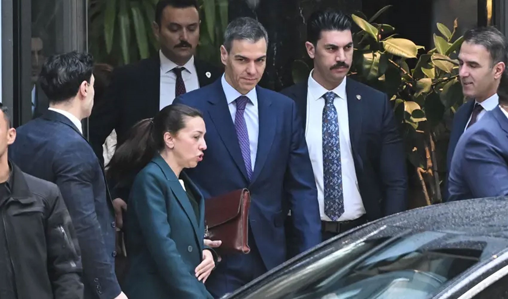 Ankara’ya acil iniş yapan Sanchez Türkiye'den ayrıldı