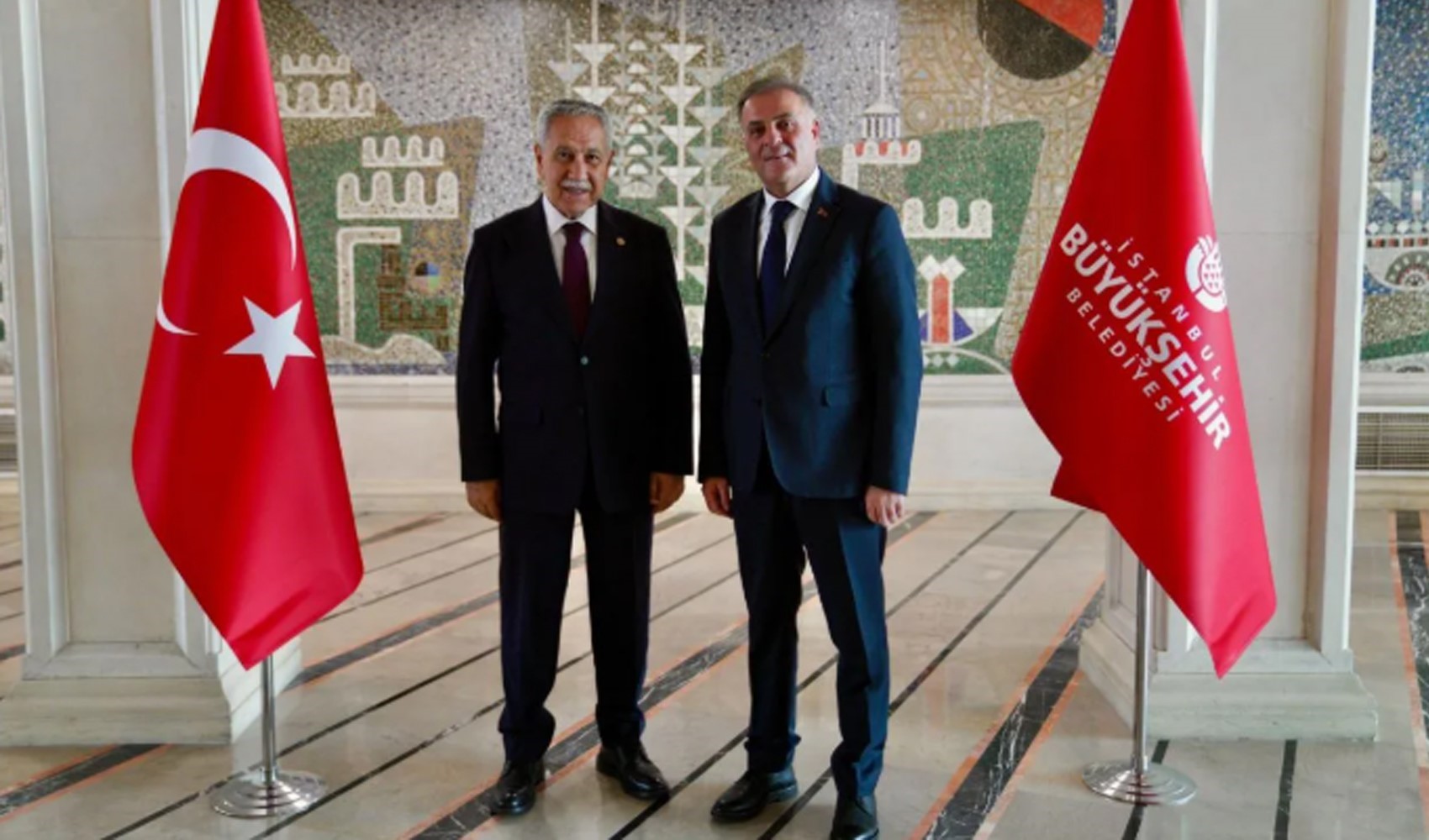 AKP'li Bülent Arınç'tan İBB'ye ziyaret