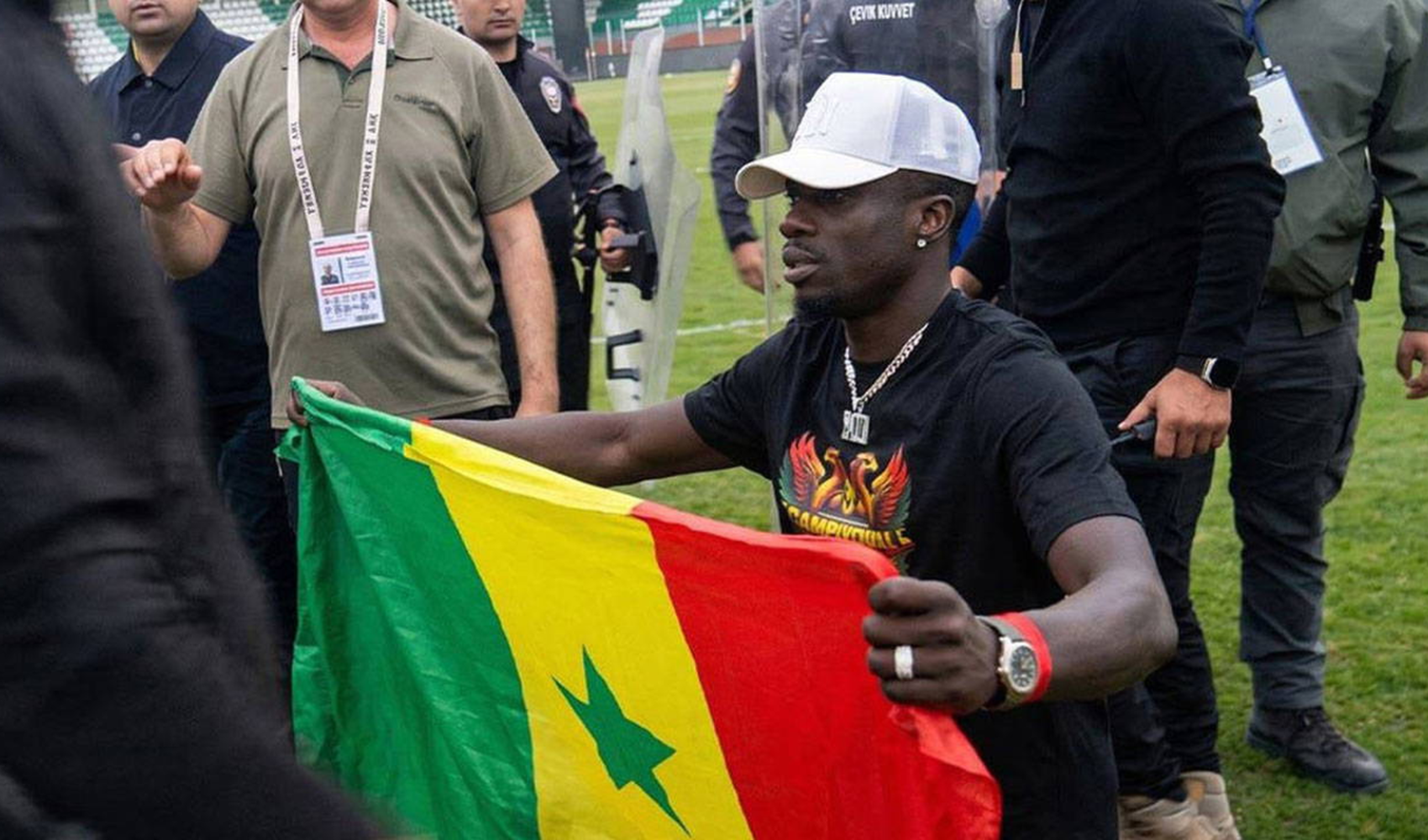 Diagne'nin Senegal bayrağı ikinci kez kriz yarattı