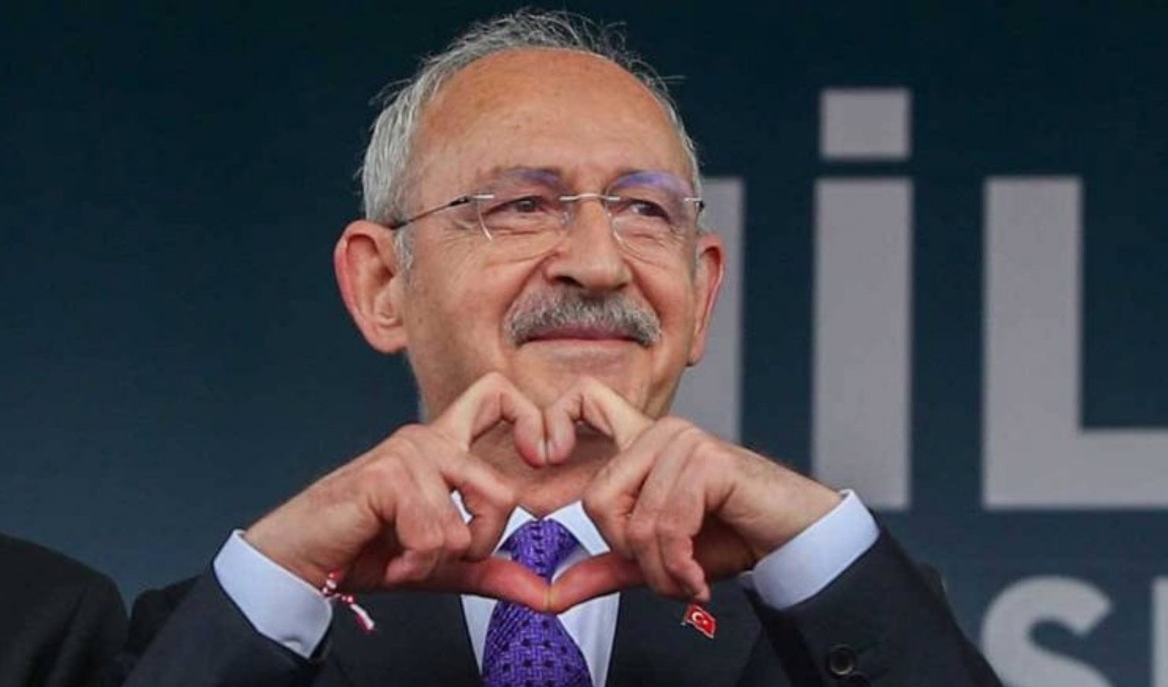 Önce servis ettiler, sonra apar topar sildiler!
