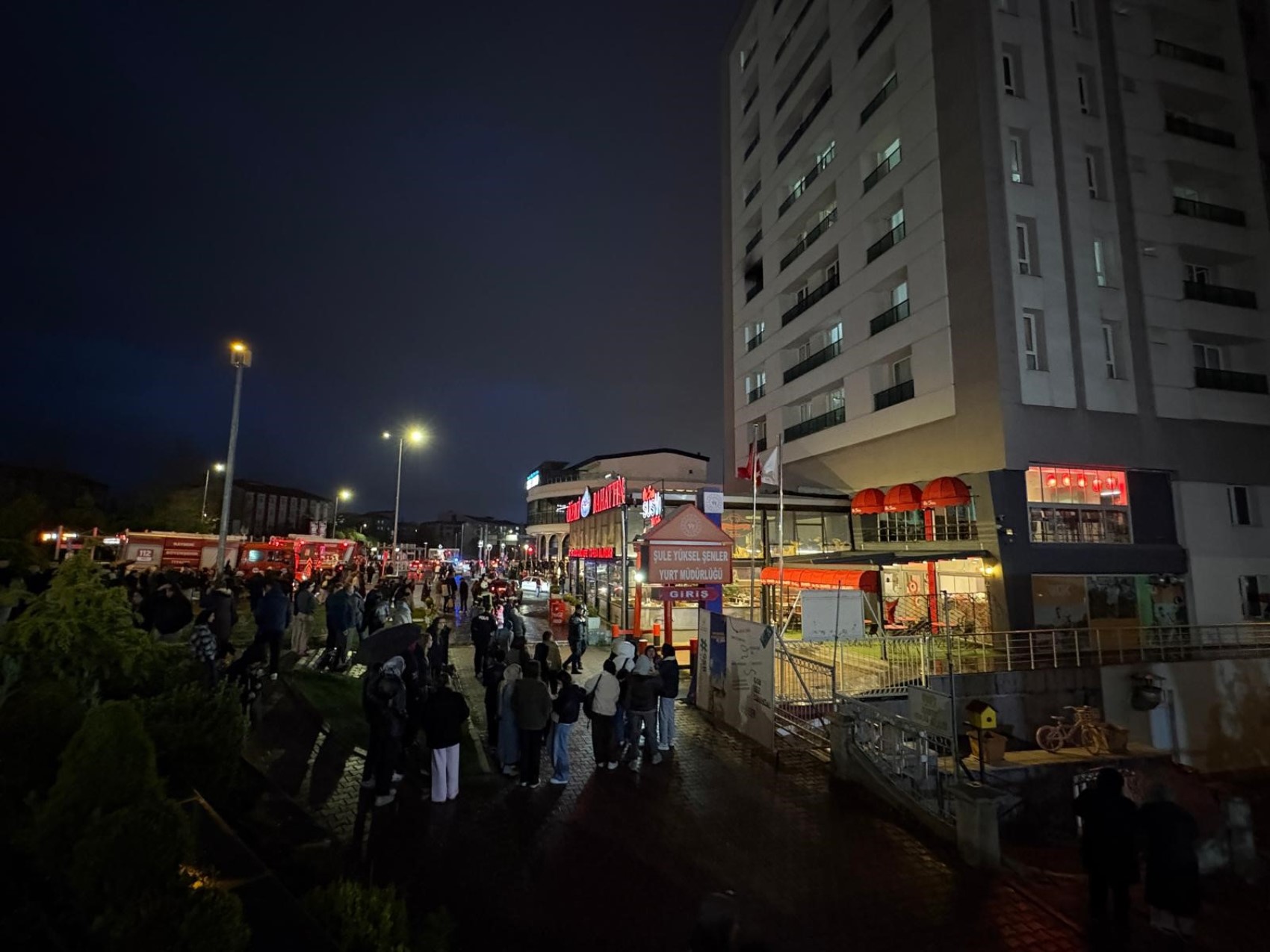 Öğrenci yurdundaki yangın paniğe neden oldu
