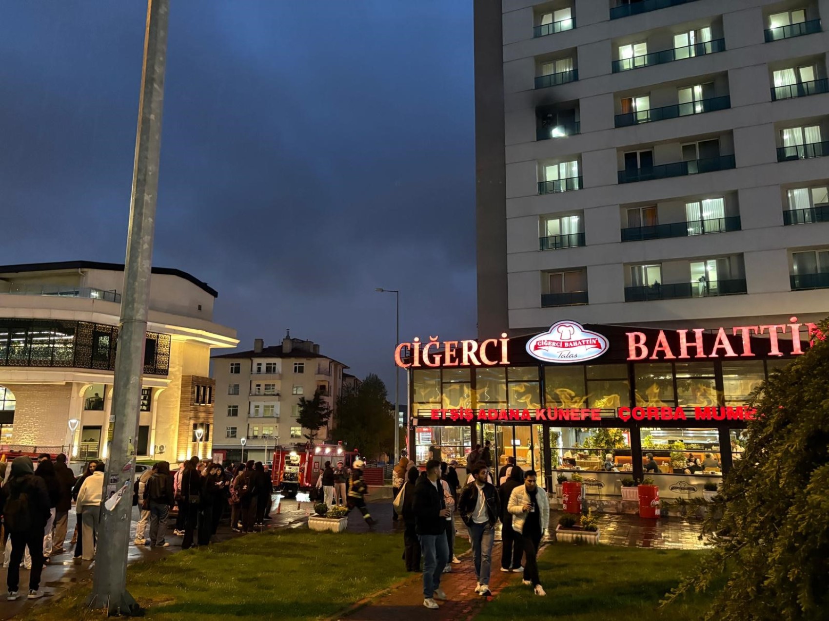 Öğrenci yurdundaki yangın paniğe neden oldu
