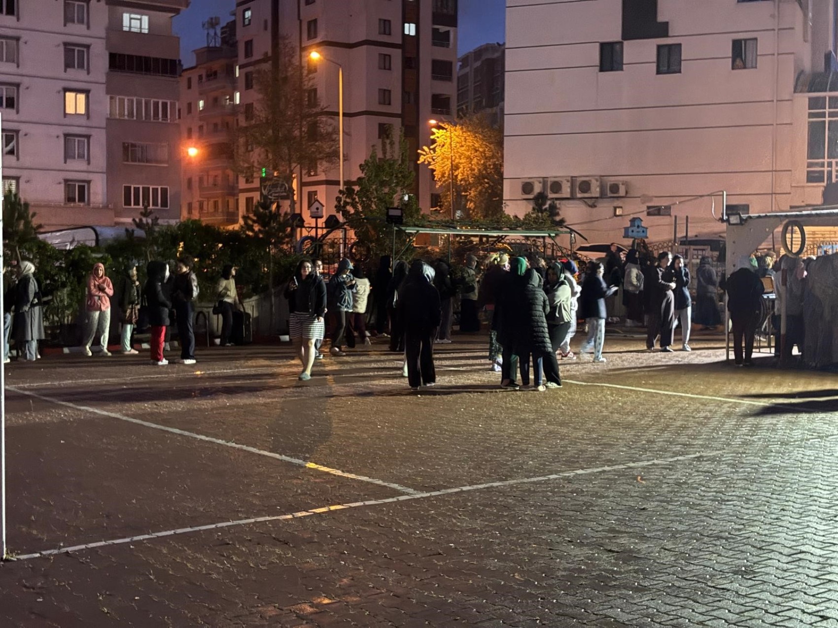 Öğrenci yurdundaki yangın paniğe neden oldu