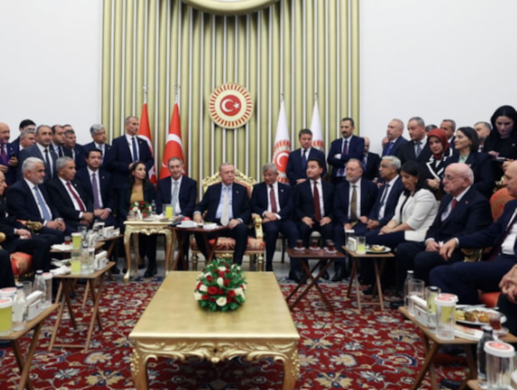Bahçeli vites yükseltti, Saray sustu: Ankara’da ‘Koordinatör’ bilmecesi