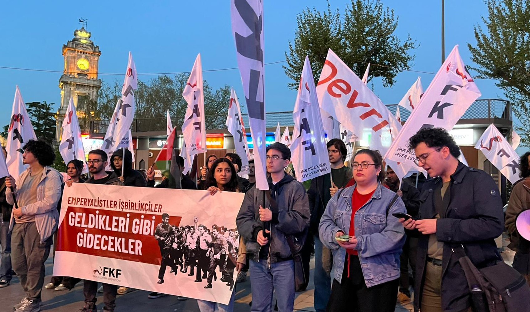 FKF Dolmabahçe'ye yürüyüş yaparak 'Denizleri' andı