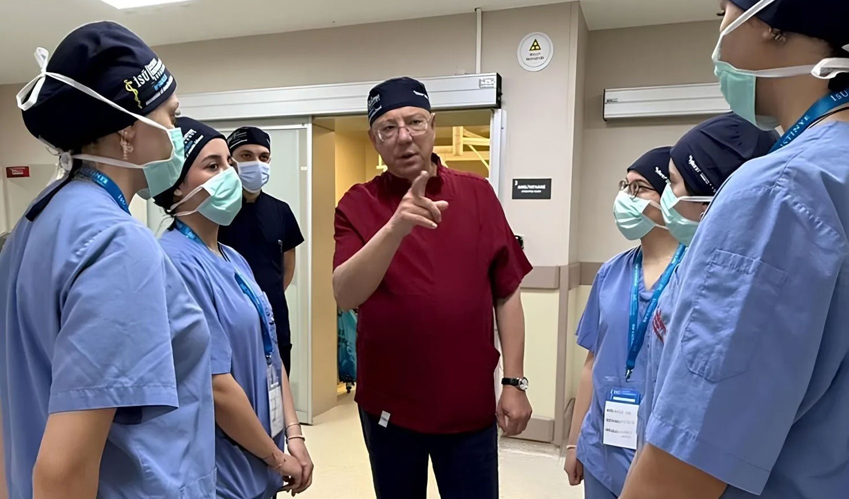 Genç Tıp Akademisi'nde lise öğrencilerine canlı ameliyat deneyimi