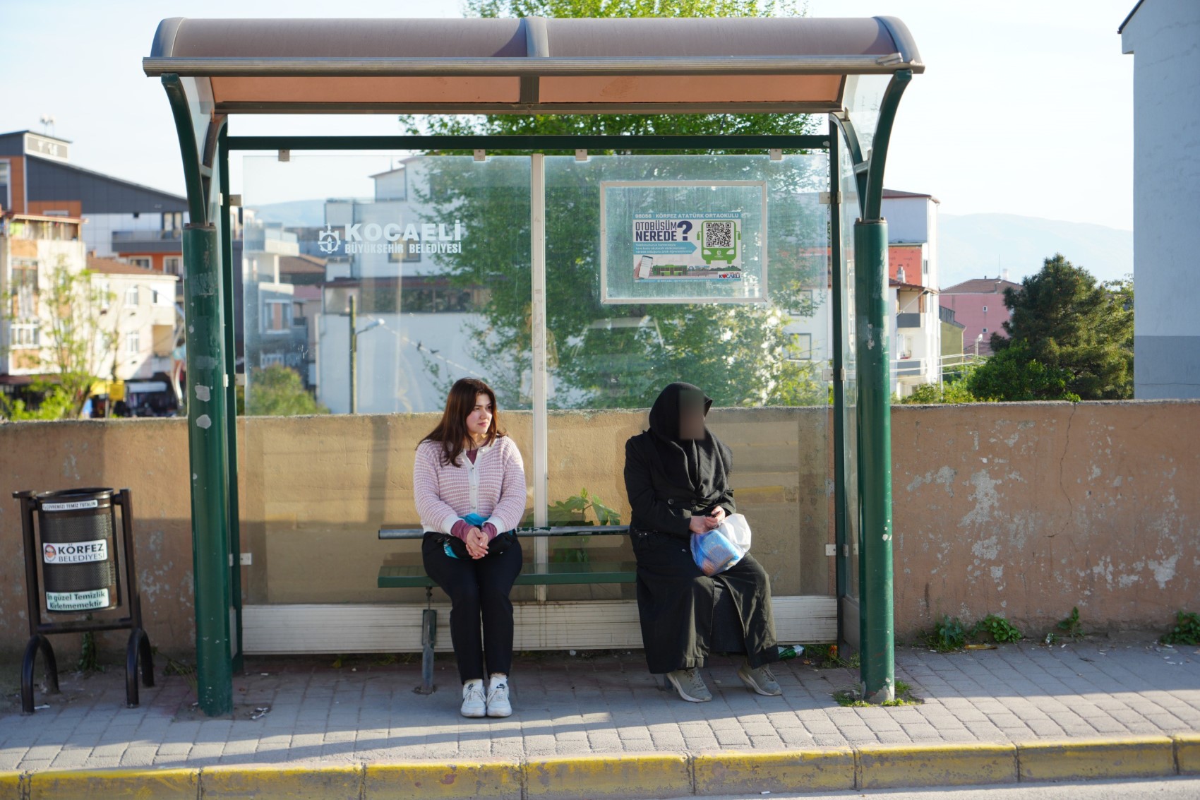 Genç kadın durakta tacizciyi saniye saniye kaydetti: Ben hovardayım, hovarda