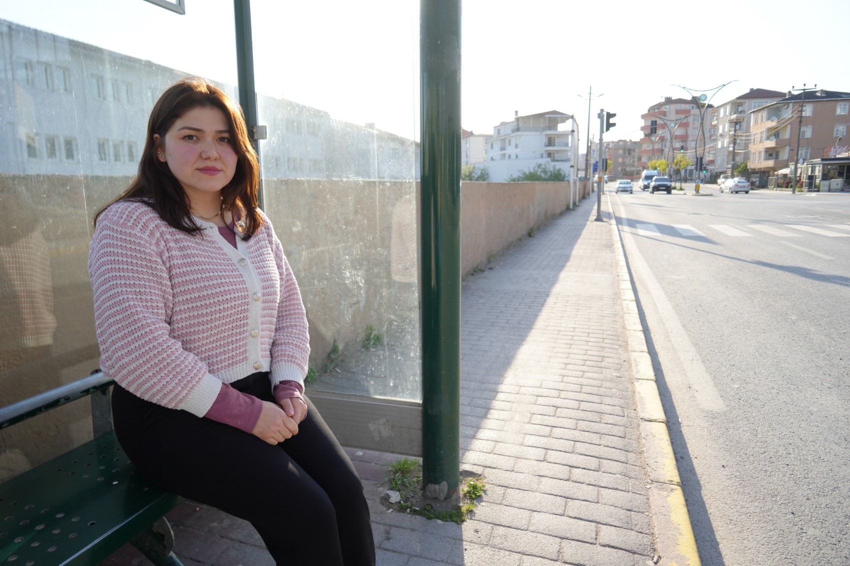 Genç kadın durakta tacizciyi saniye saniye kaydetti: Ben hovardayım, hovarda