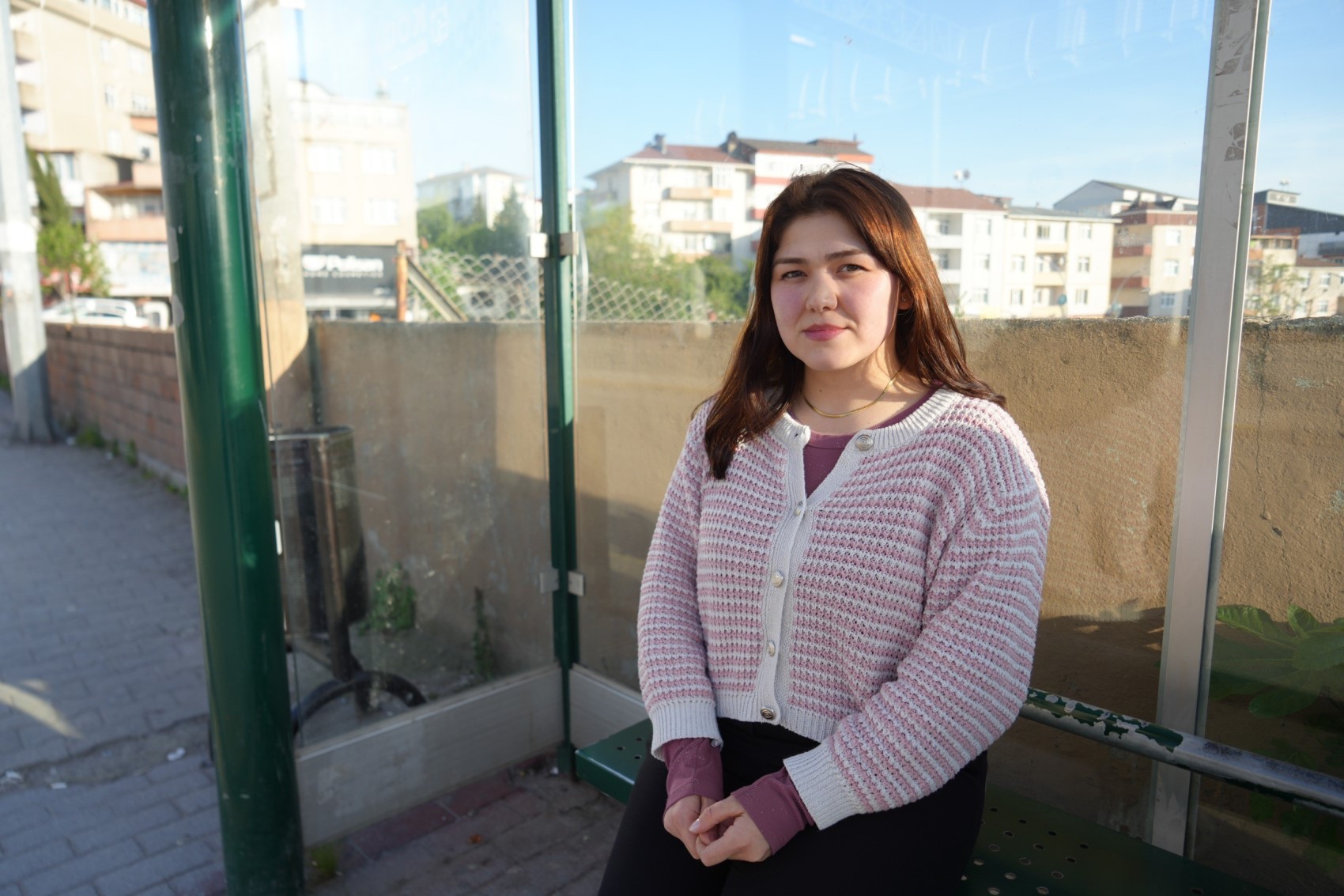 Genç kadın durakta tacizciyi saniye saniye kaydetti: Ben hovardayım, hovarda