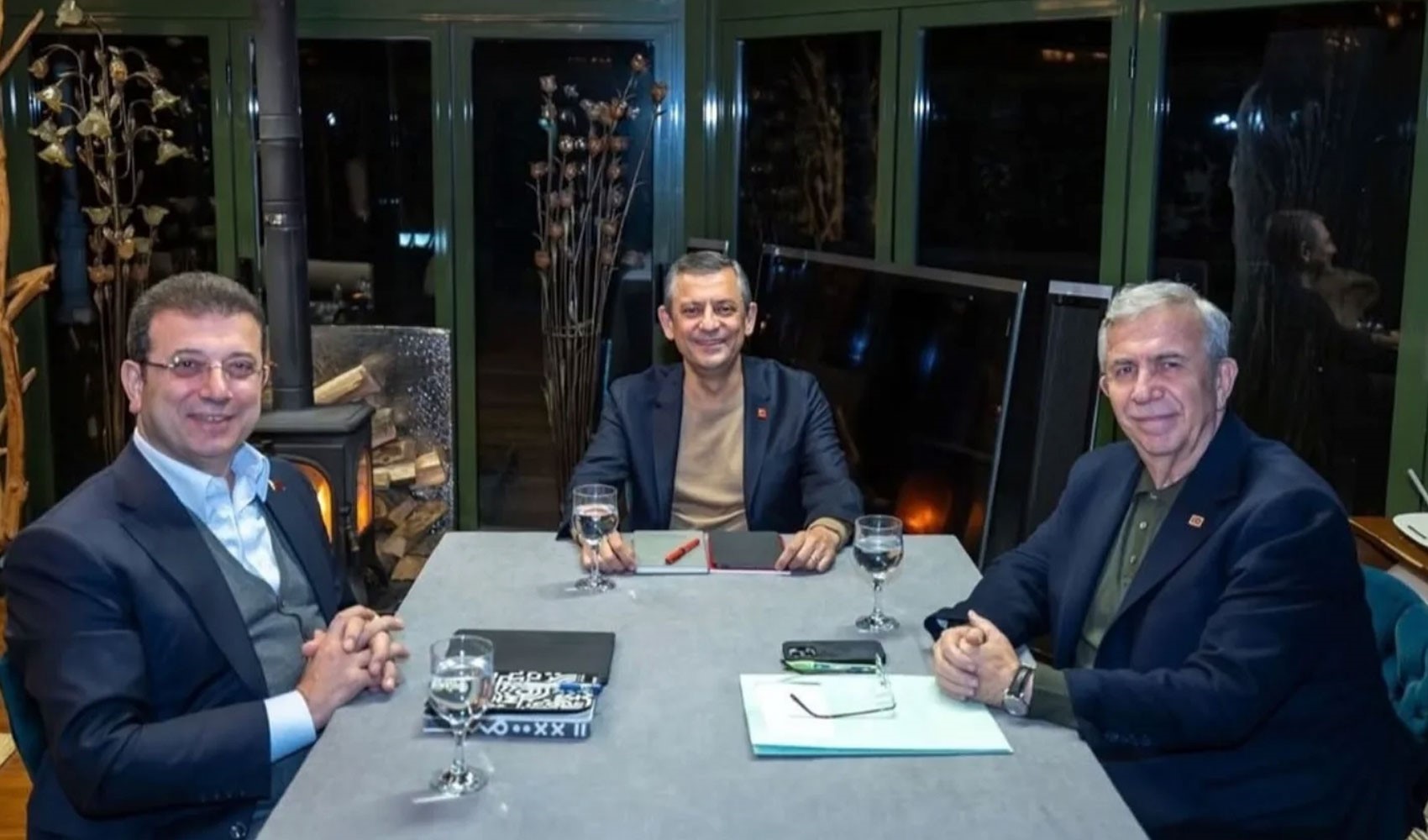 Yeni parti senaryosu zirveyi değiştirdi