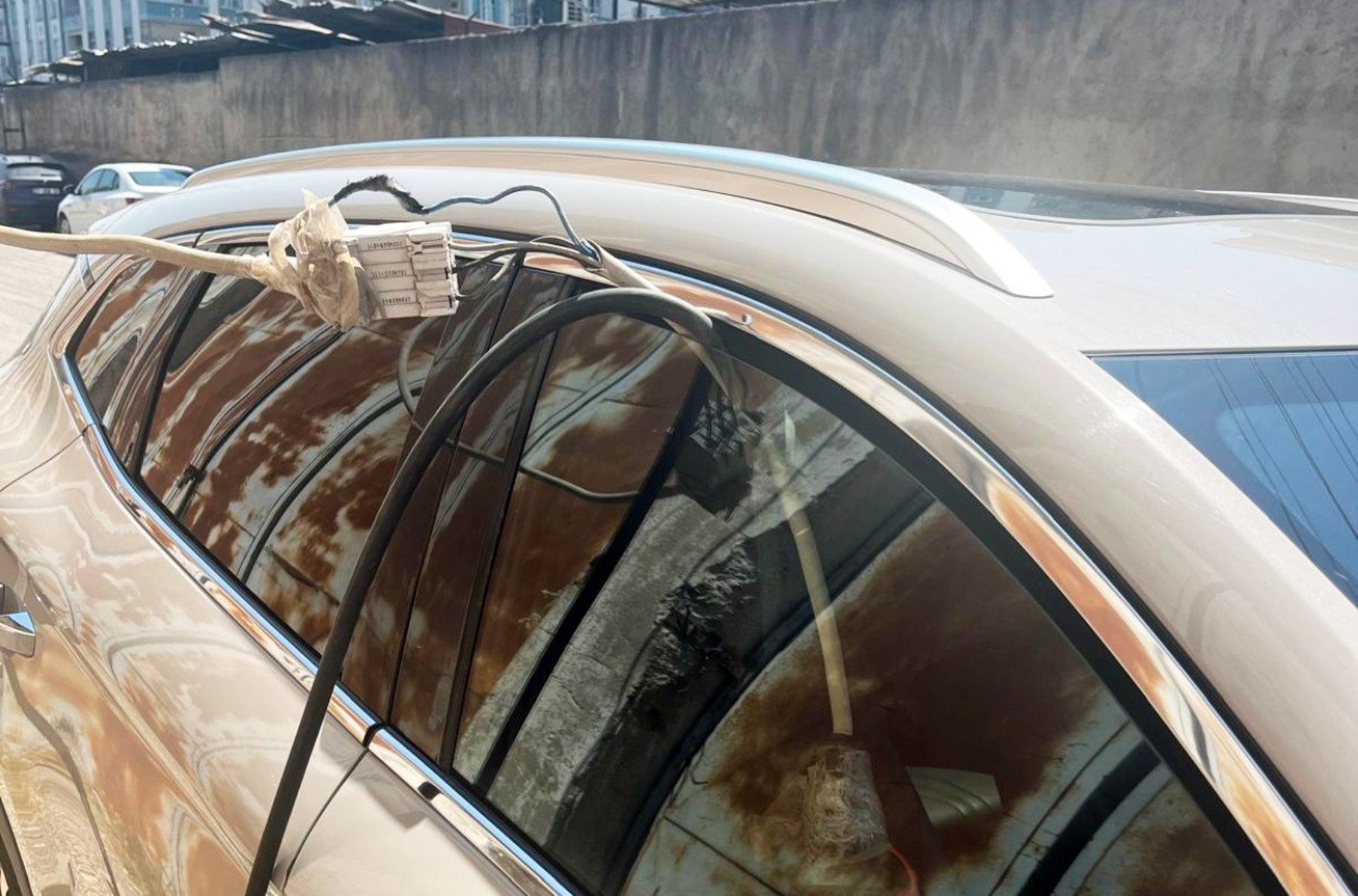 Şanlıurfa’da kaçak elektrikle araç şarj istasyonu