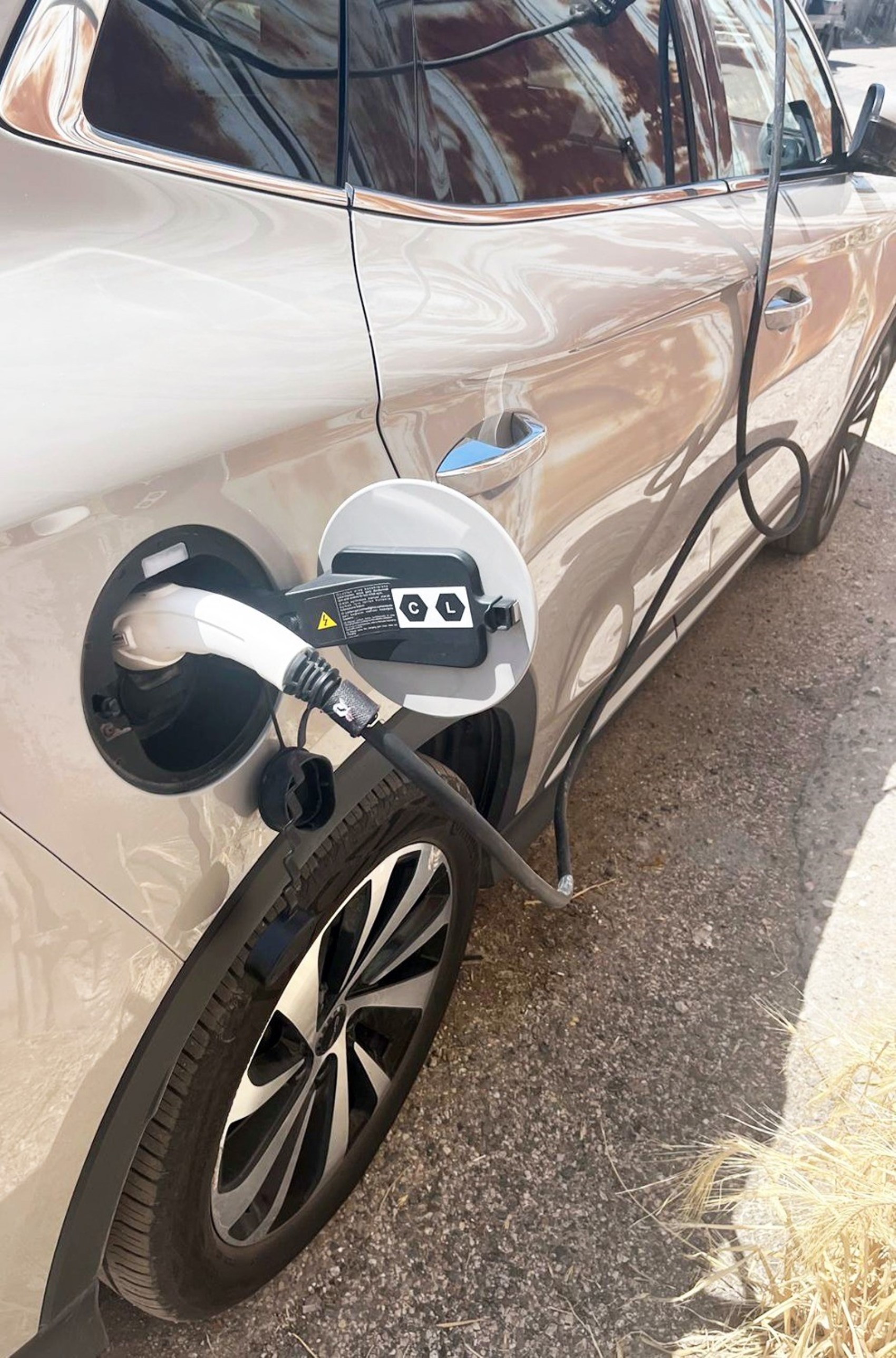 Şanlıurfa’da kaçak elektrikle araç şarj istasyonu