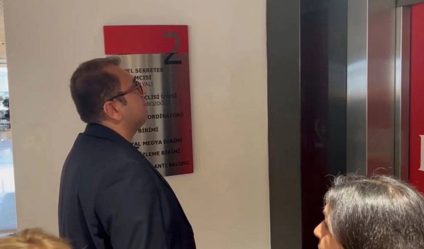 CHP Genel Merkezi'nde basın krizi