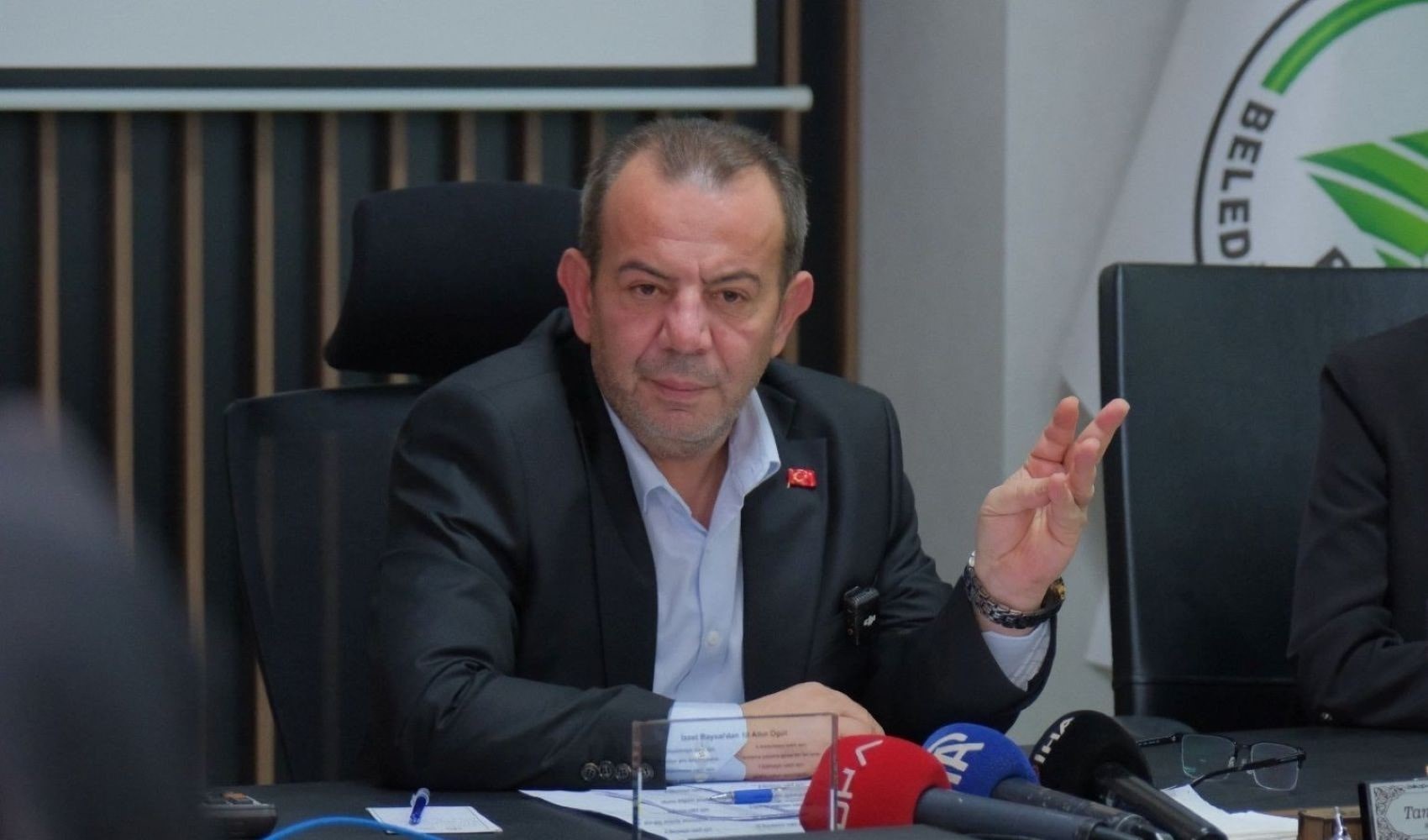 Tanju Özcan, disipline sevk edilmesi sonrası CHP'den istifa ettiğini duyurdu