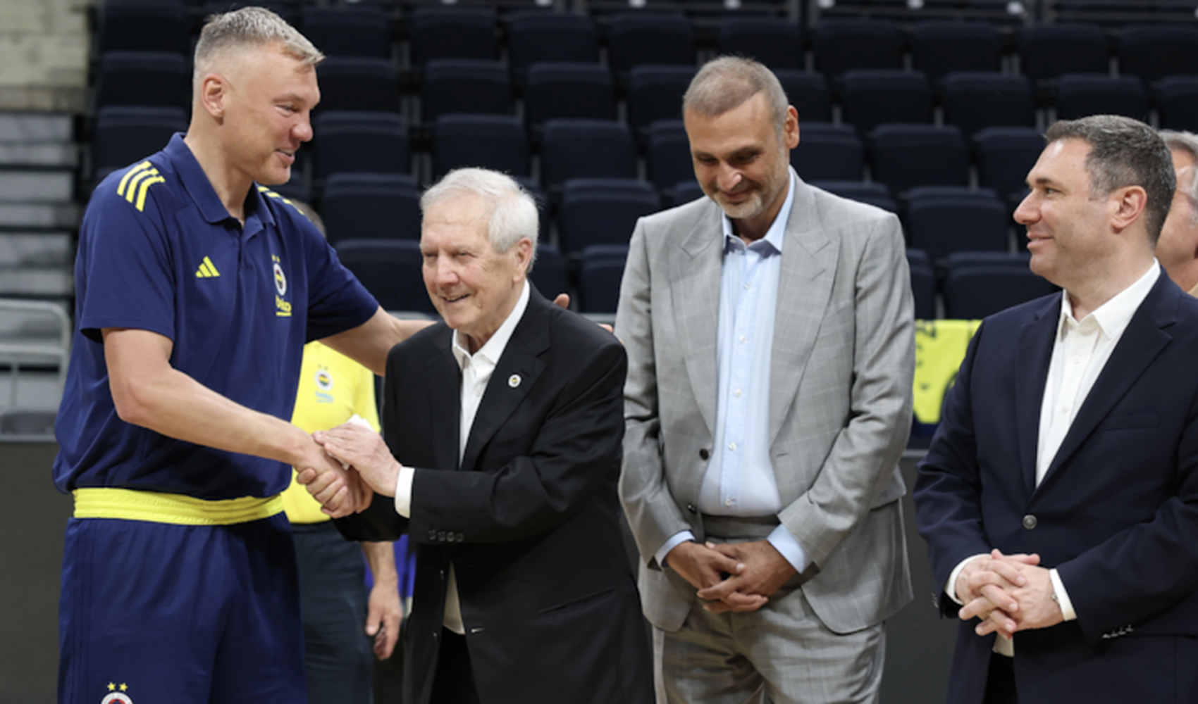 Aziz Yıldırım ve yönetiminden Fenerbahçe Beko'ya moral desteği