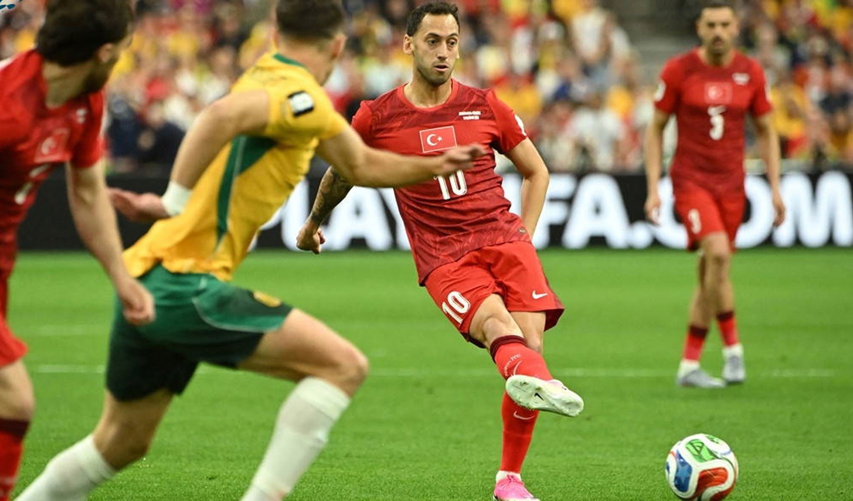 Hakan Çalhanoğlu: Adamlar iki uzun topla, iki gol buldu!