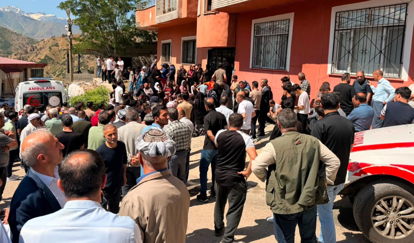 Hakkari'de dehşet: Kayınpederinin evini basan uzman çavuş 4 kişiyi katletti!