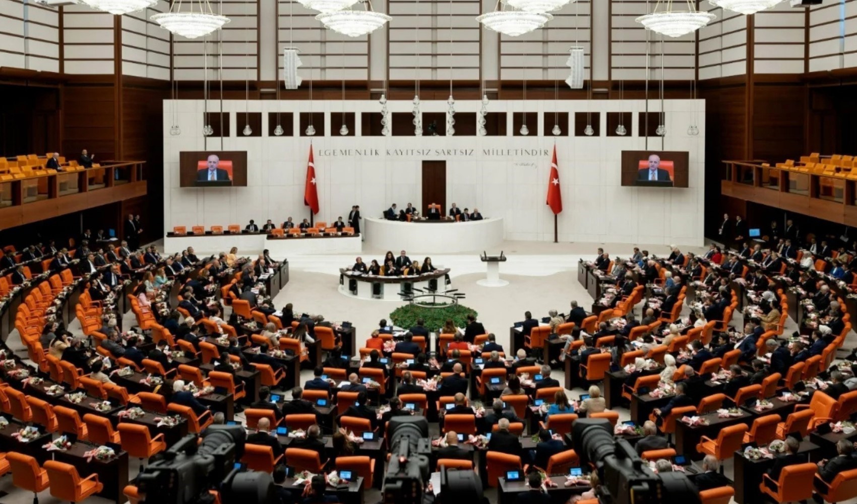 CHP'deki grup toplantısı krizi sonrası TBMM düğmeye bastı!