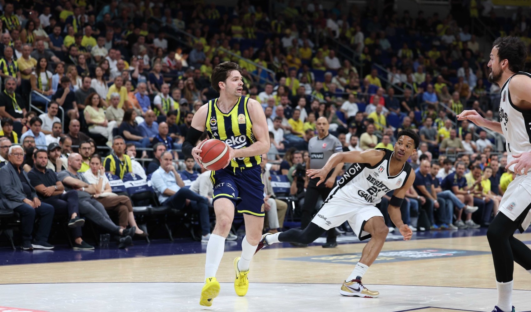 Fenerbahçe derbiyi kazandı, seride durumu 1-1'e getirdi