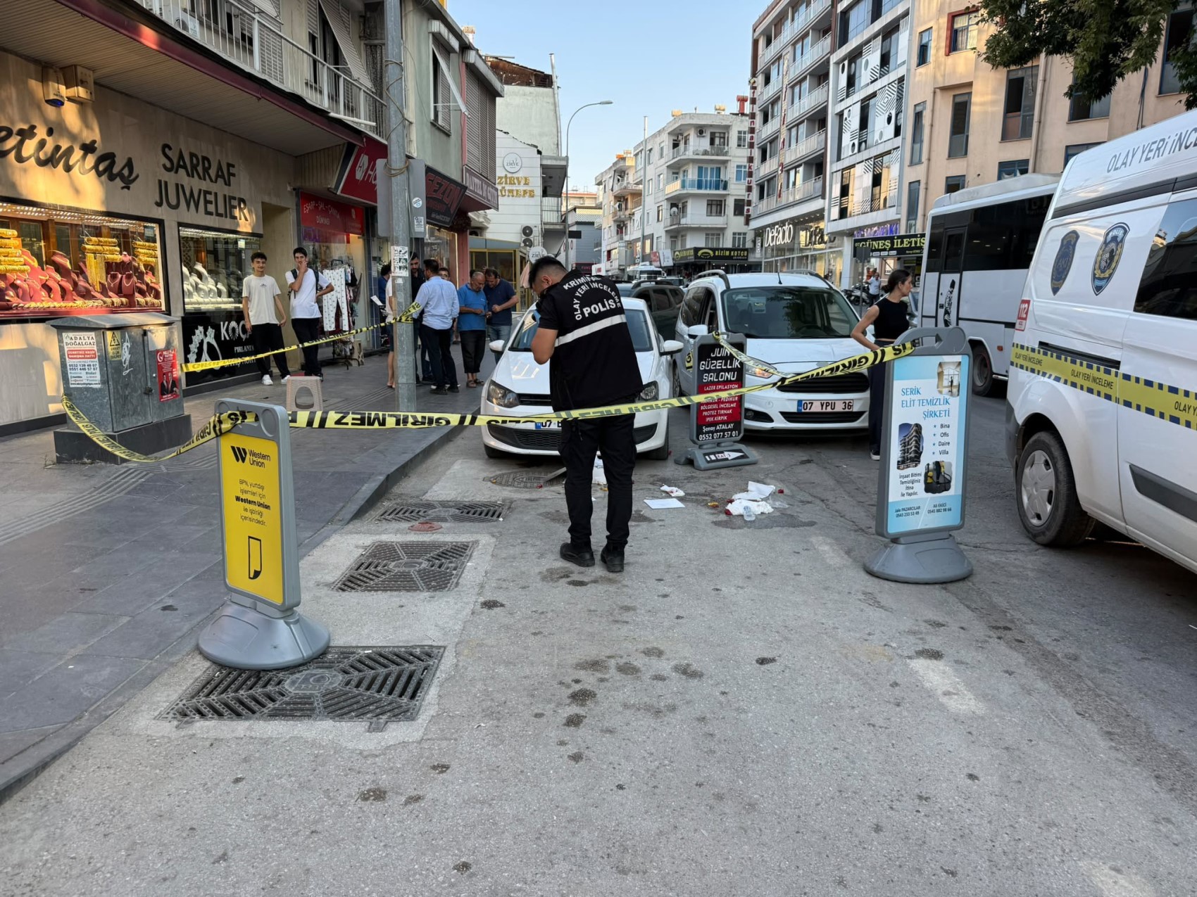 Doğum günü pastasıyla yürürken silahlı saldırıya uğradı