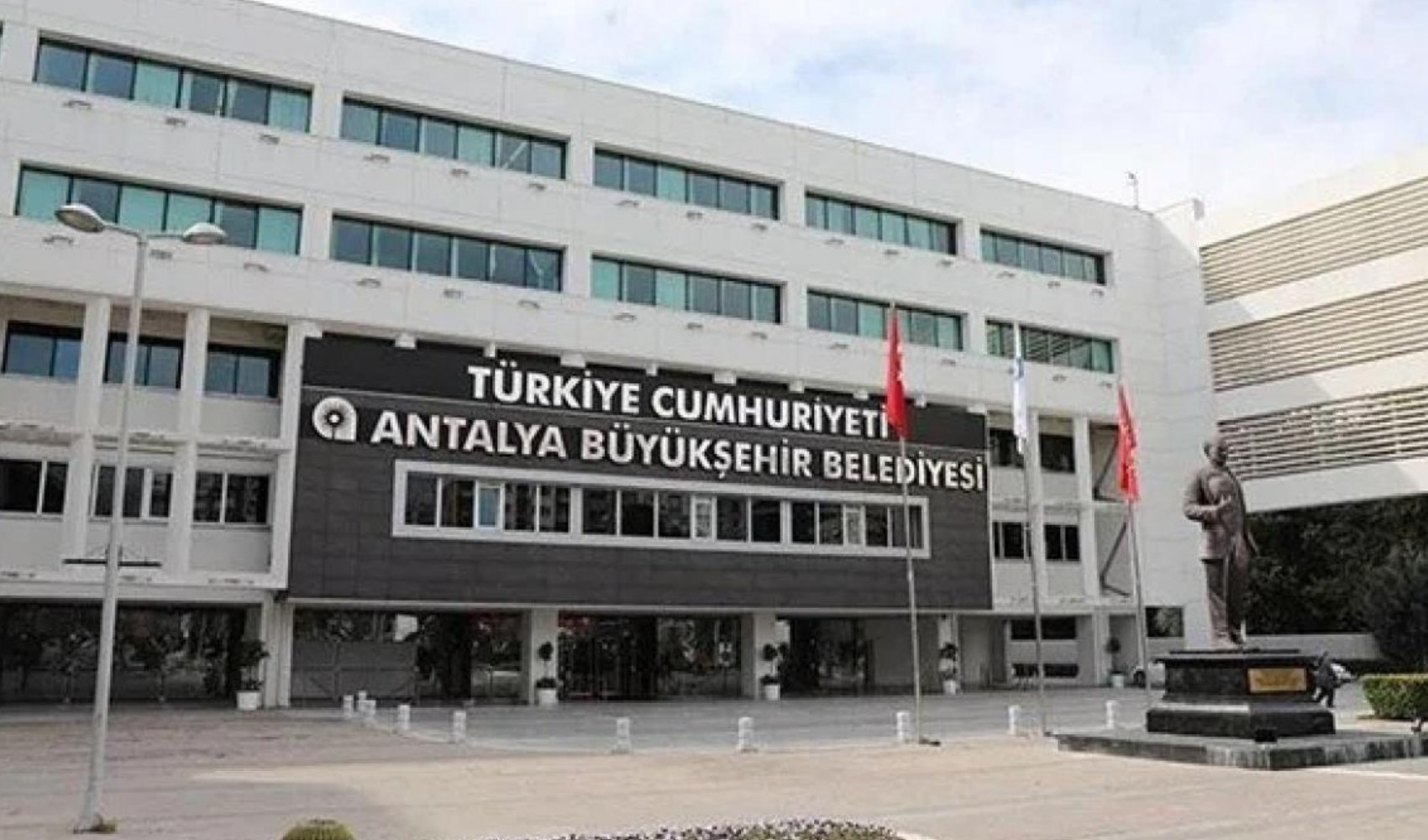 Antalya Büyükşehir Belediyesi'ne operasyon