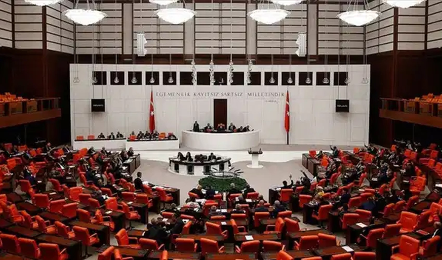 Meclis'in çalışma takviminin uzatılma kararı Resmi Gazete'de yayımlandı