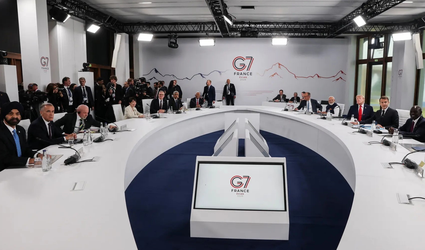 G7 liderleri arasında esprili diyalog: Sigarayı bırakmış