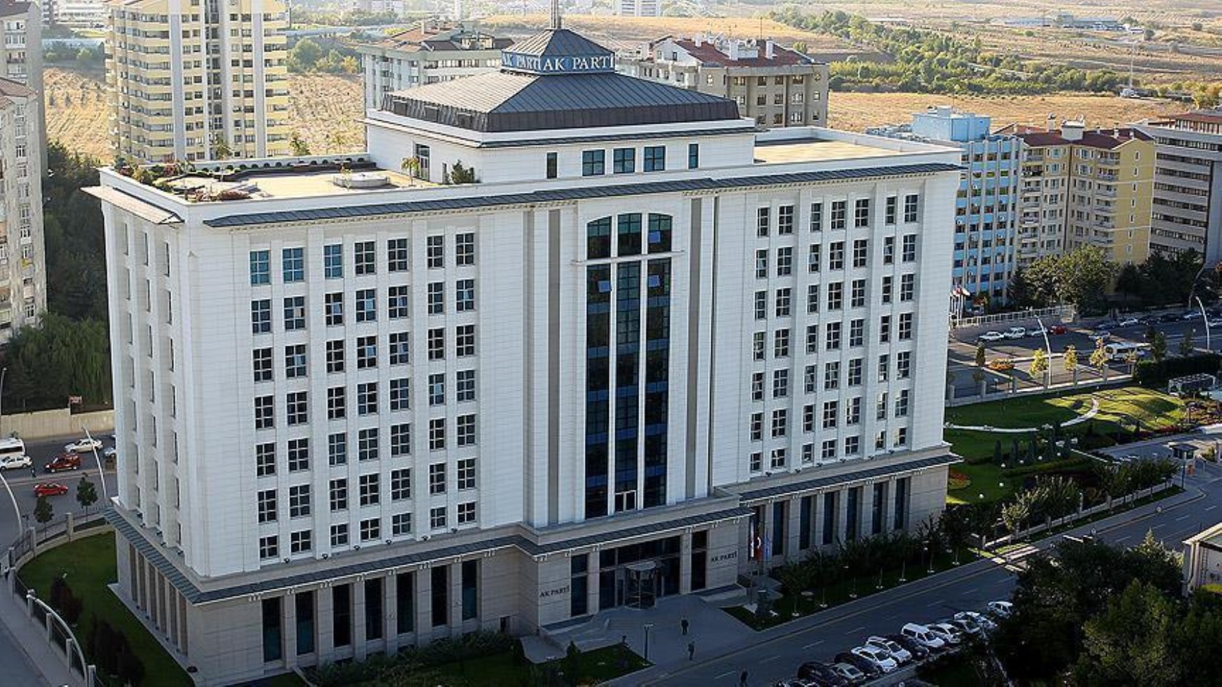 25 Haziran'da 2 isim daha AKP'ye katılacak! Belediye başkanı transferleri de yolda