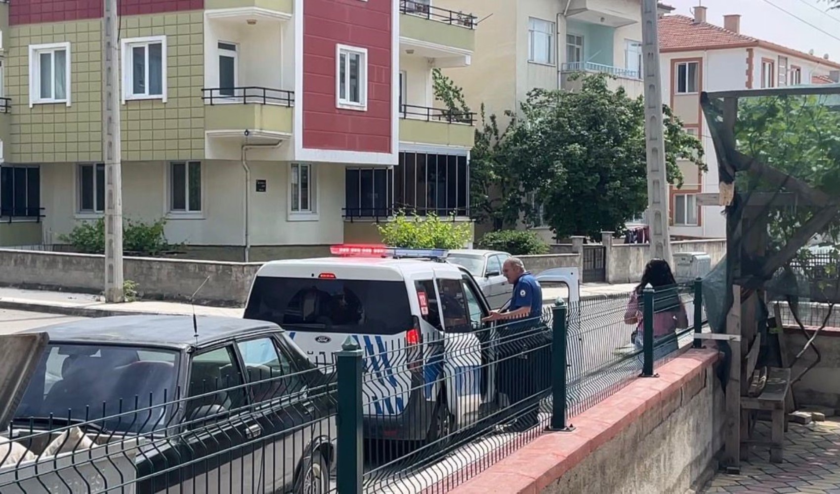 Genç kadın tartıştığı anne ve babasını bıçakla rehin aldı