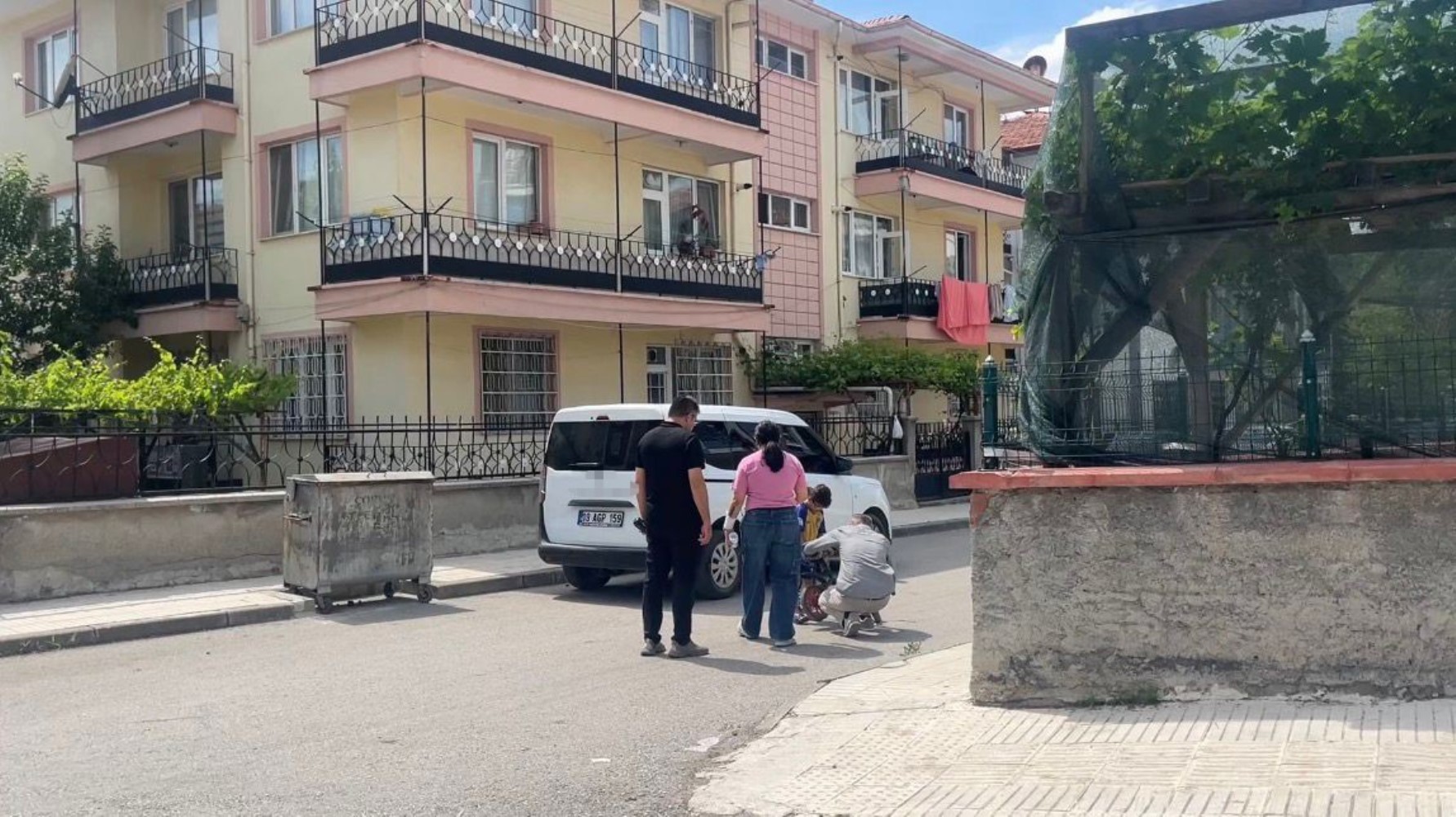Genç kadın tartıştığı anne ve babasını bıçakla rehin aldı