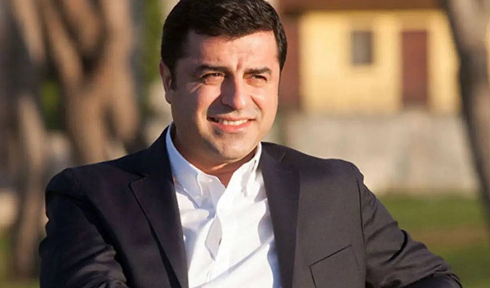 Yıllar sonra yeni kare: Pervin Buldan, Selahattin Demirtaş'ın son fotoğrafını paylaştı