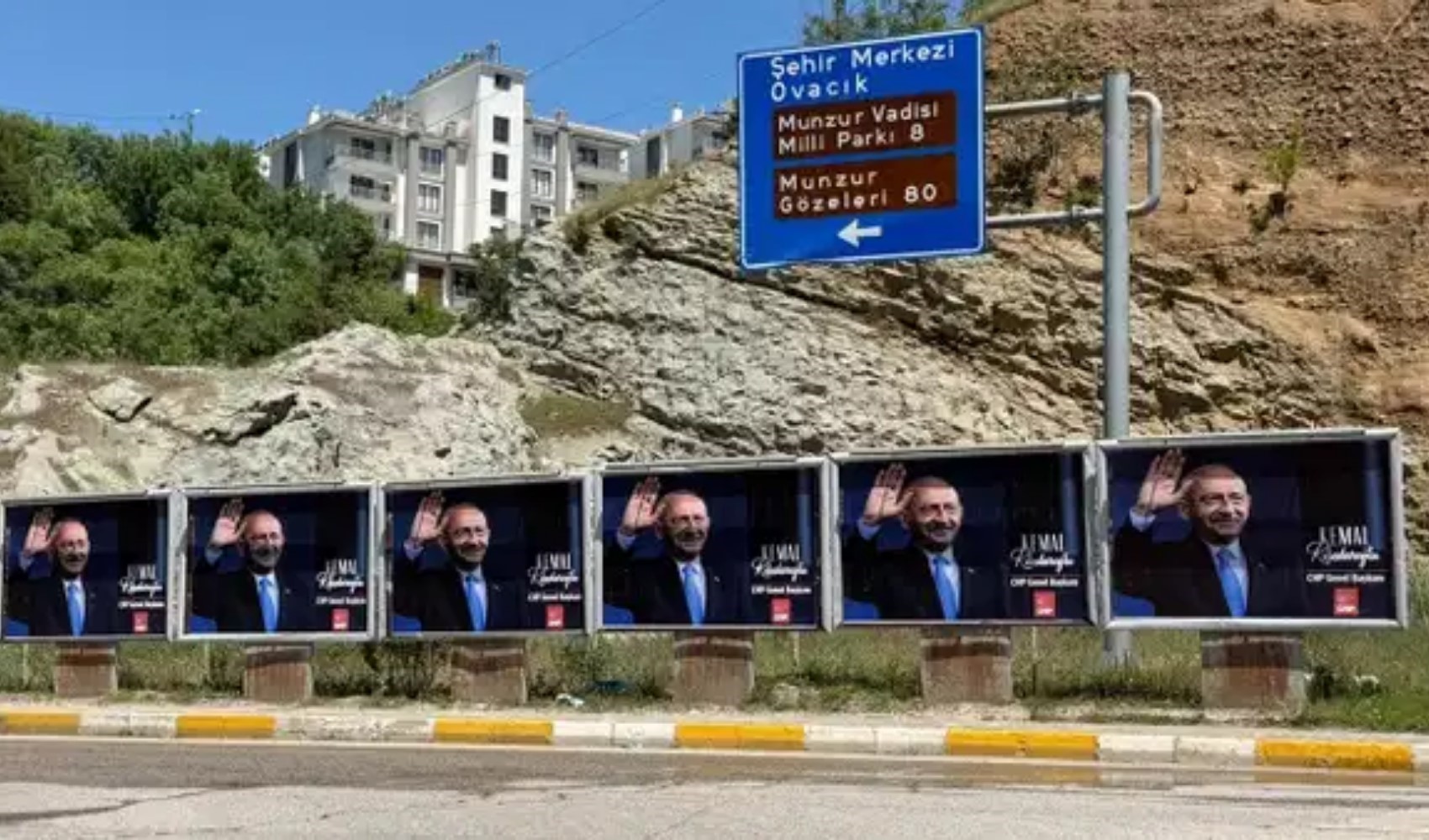 Kayyum yönetimindeki Tunceli'de 'Kılıçdaroğlu' afişleri: 'İl yönetimi Özgür Özel'e destek verdi'