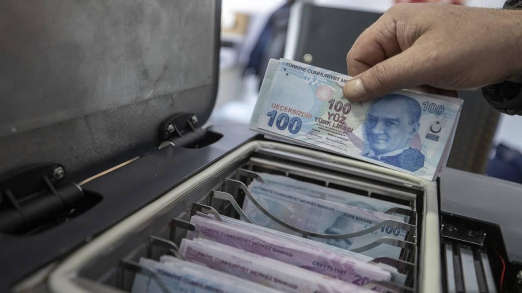 Milyonların beklediği seyyanen zam gelecek mi?
