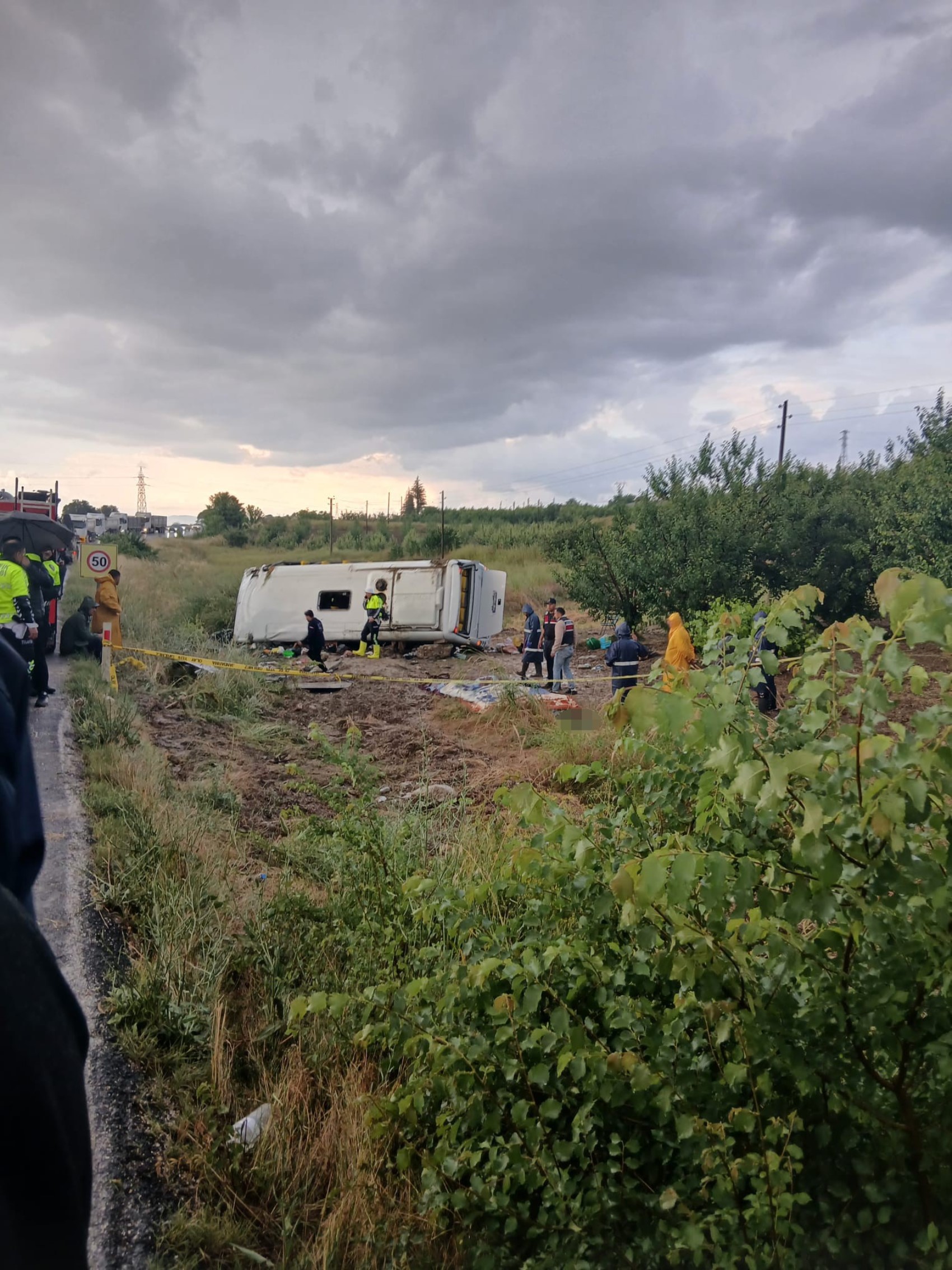Isparta’da tur minibüsü şarampole yuvarlandı: 5 ölü, 25 yaralı