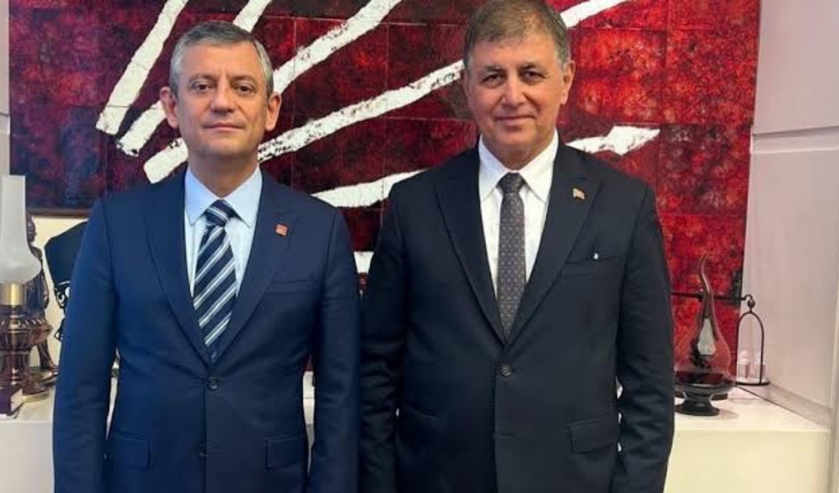 Cemil Tugay istifadan sonra Özgür Özel'in ne dediğini ilk kez açıkladı! 'Yeni parti kurulacak mı?' sorusuna yanıt verdi